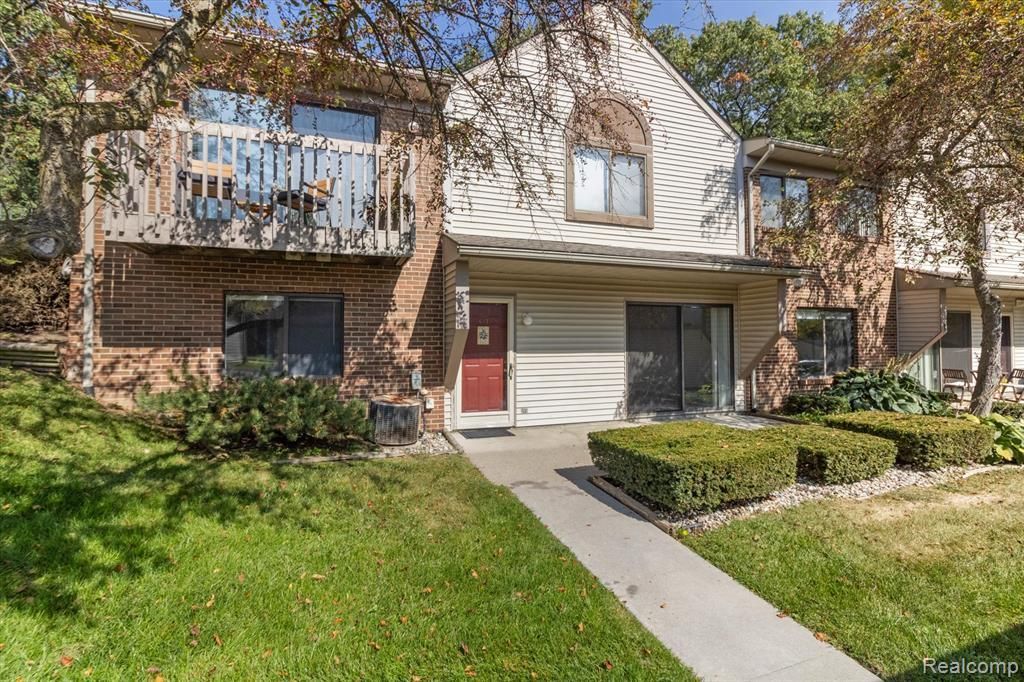 413 Water Tower Circle, Brighton, MI 48116 Main Photo