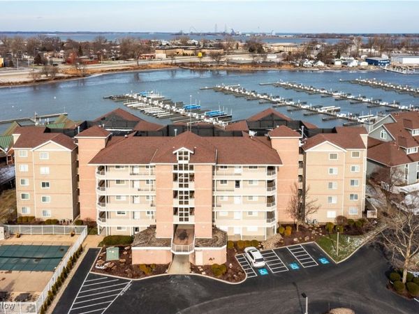 32 Marina Point Drive, Sandusky, OH 44870