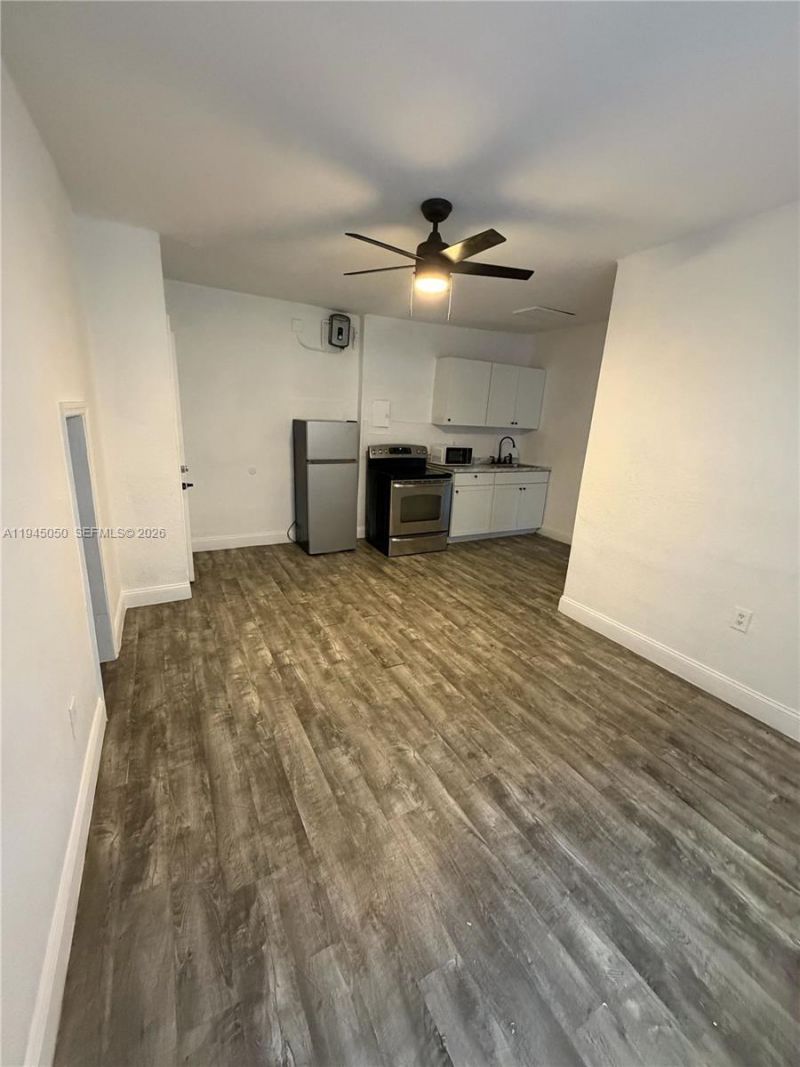 850 NW 2nd St, Unit 4, Miami, FL 33128 Photo