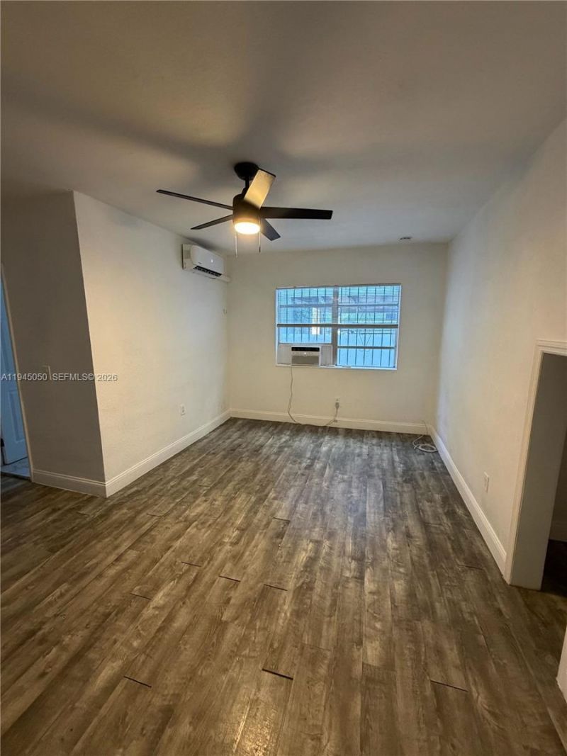 850 NW 2nd St, Unit 4, Miami, FL 33128 Photo