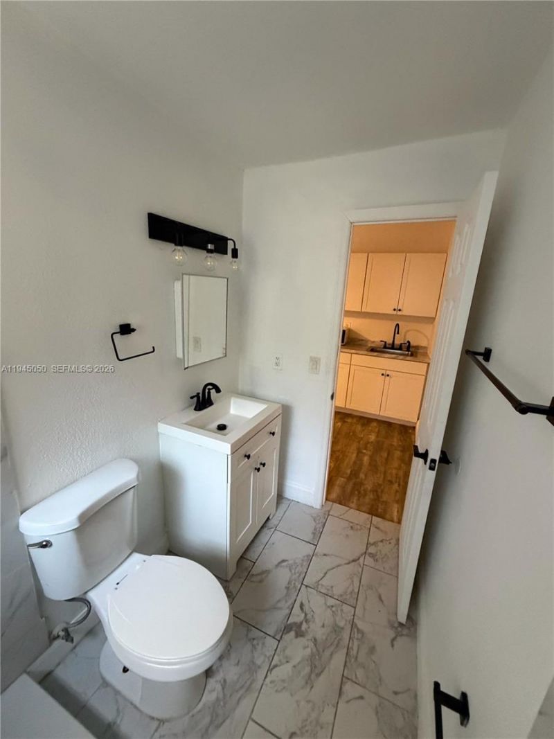 850 NW 2nd St, Unit 4, Miami, FL 33128 Photo