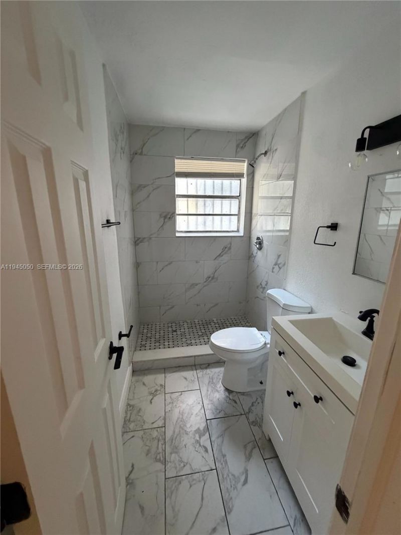 850 NW 2nd St, Unit 4, Miami, FL 33128 Photo