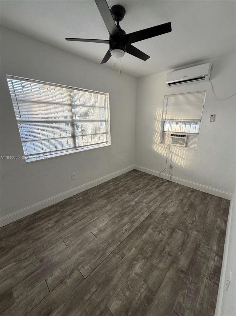850 NW 2nd St, Unit 4, Miami, FL 33128 Photo
