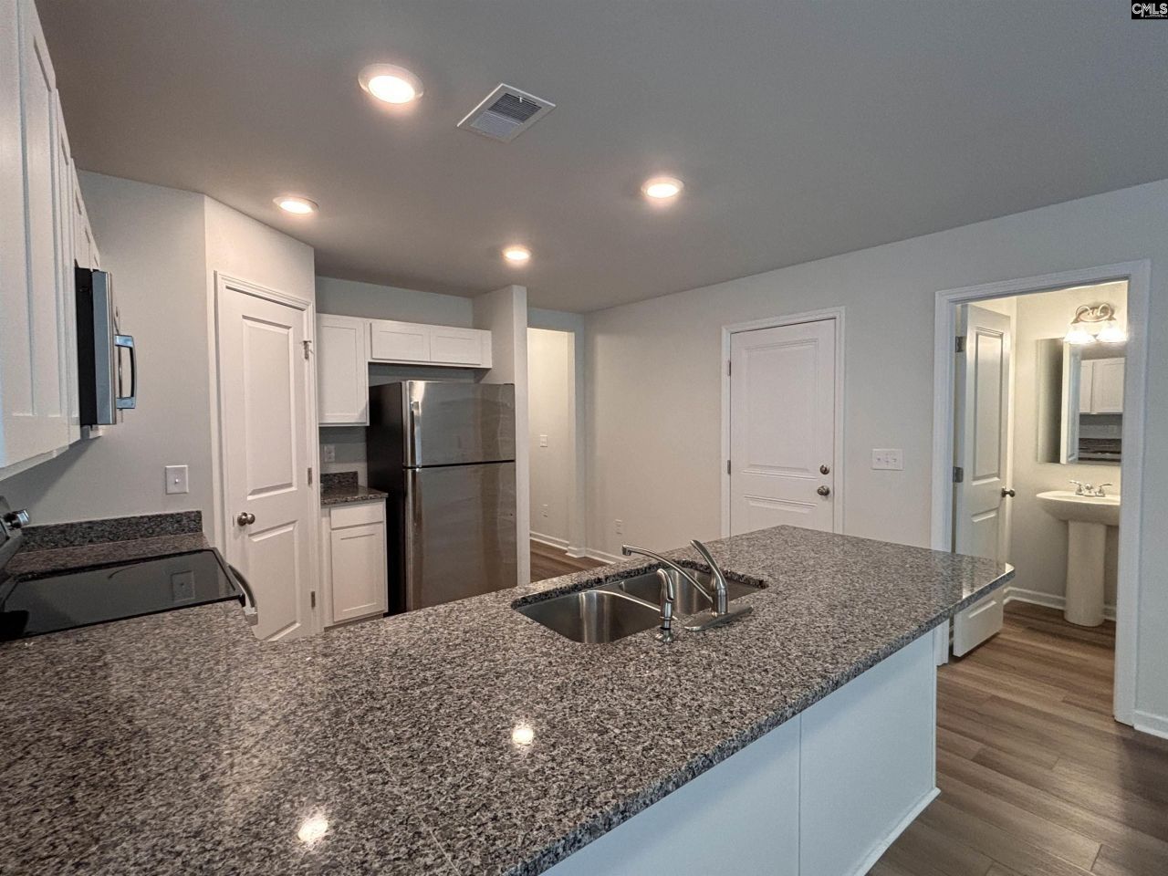 122 Kings Parish Court  Photo 5