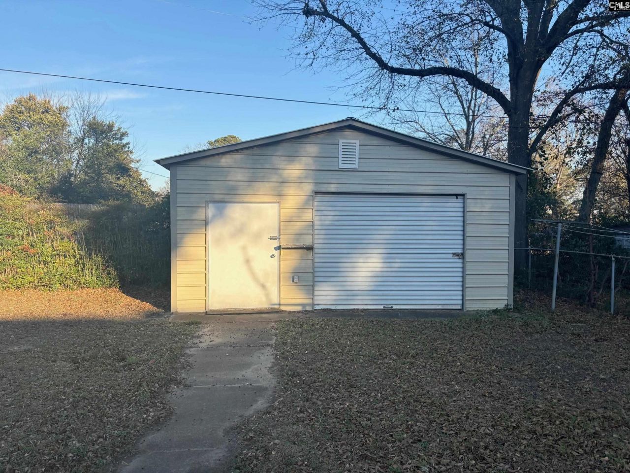 1805 Chadsworth Drive Photo 15