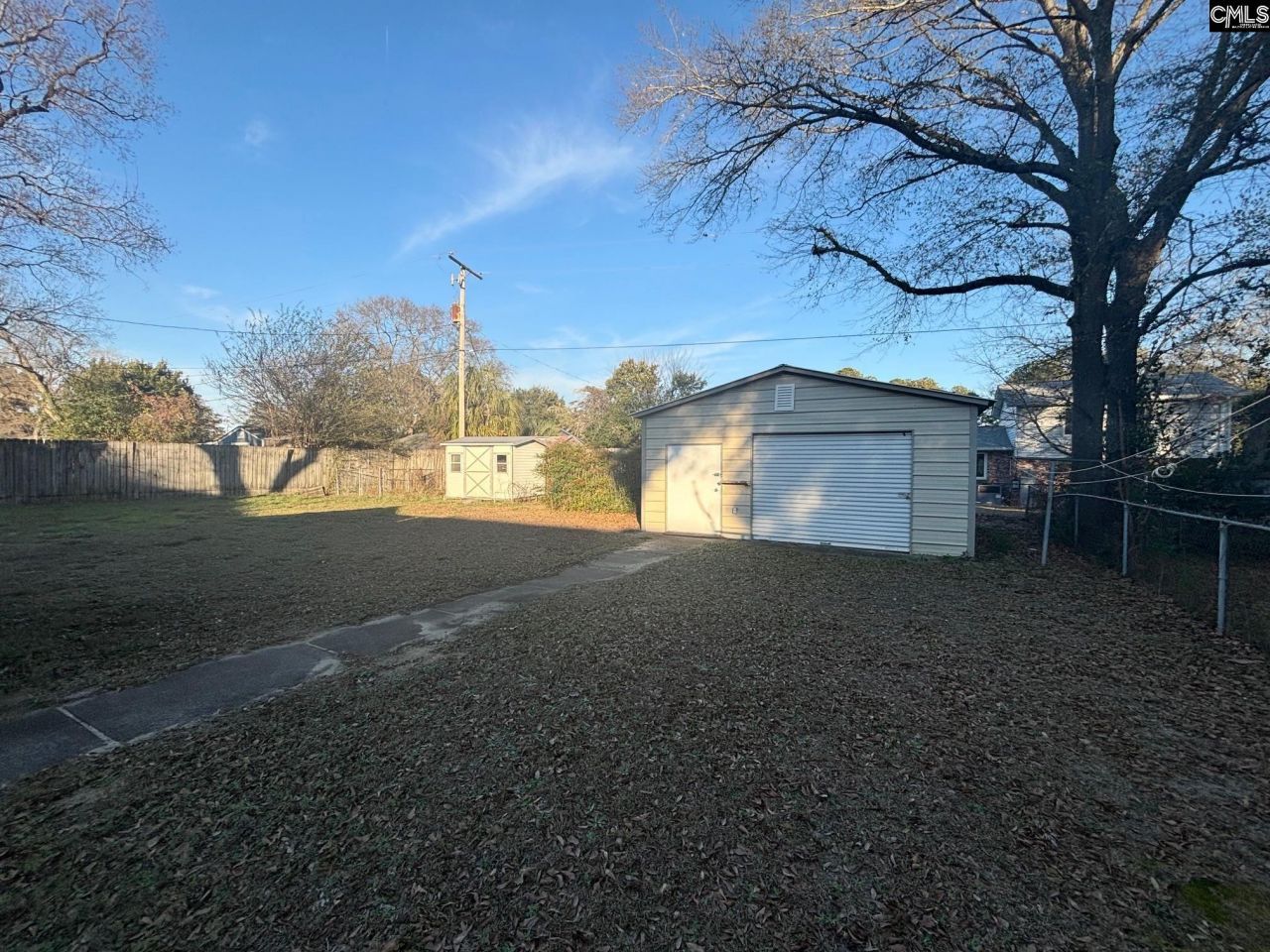 1805 Chadsworth Drive Photo 16