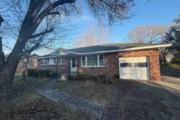 1805 Chadsworth Drive photo 4