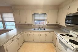 1805 Chadsworth Drive photo 4