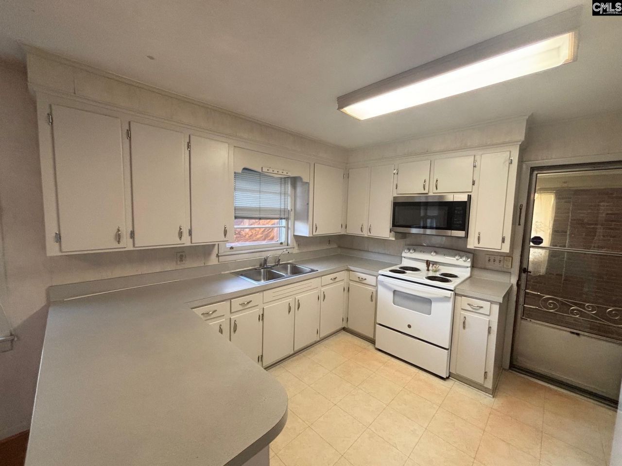 1805 Chadsworth Drive Photo 4