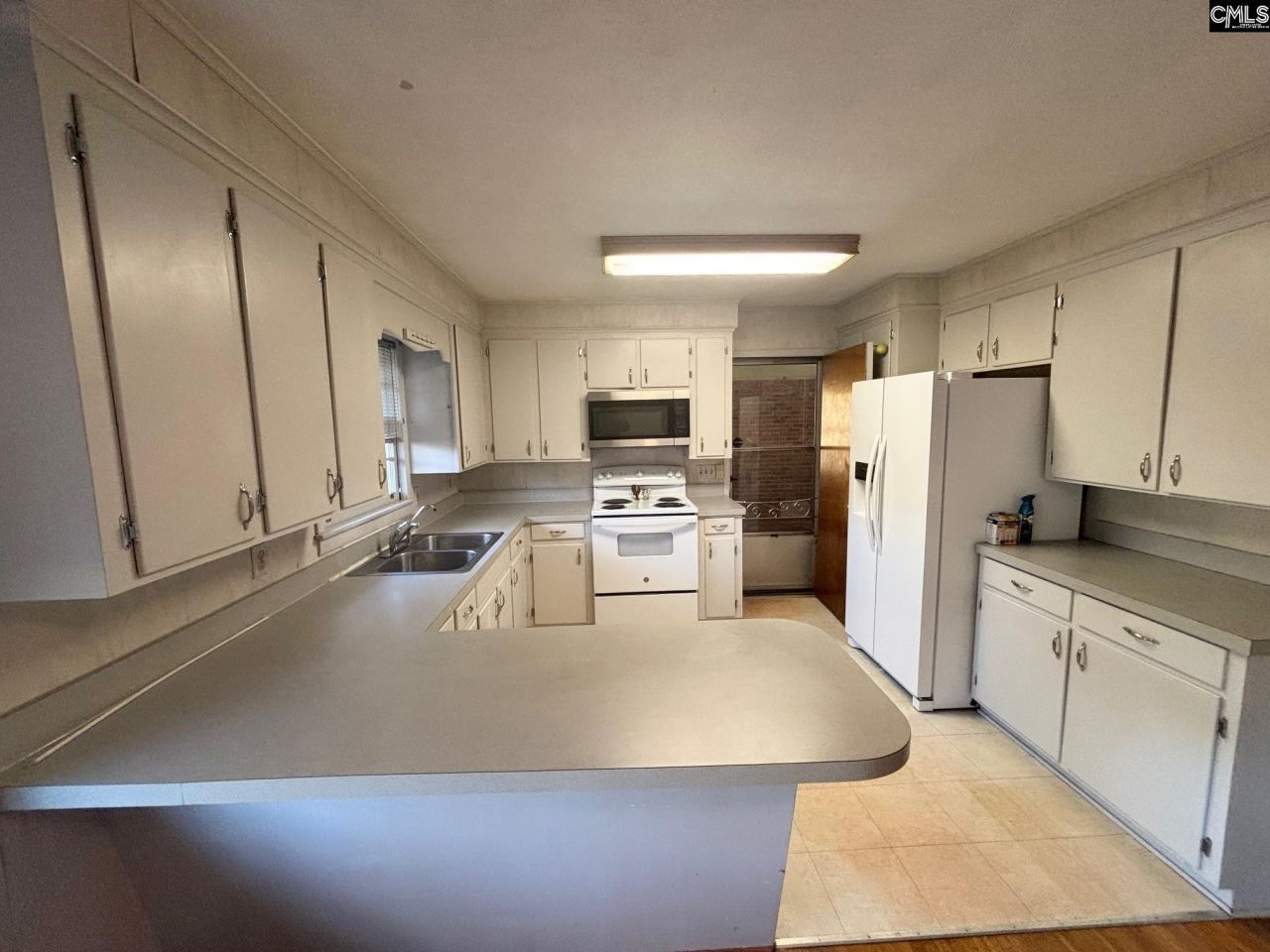 1805 Chadsworth Drive Photo 6