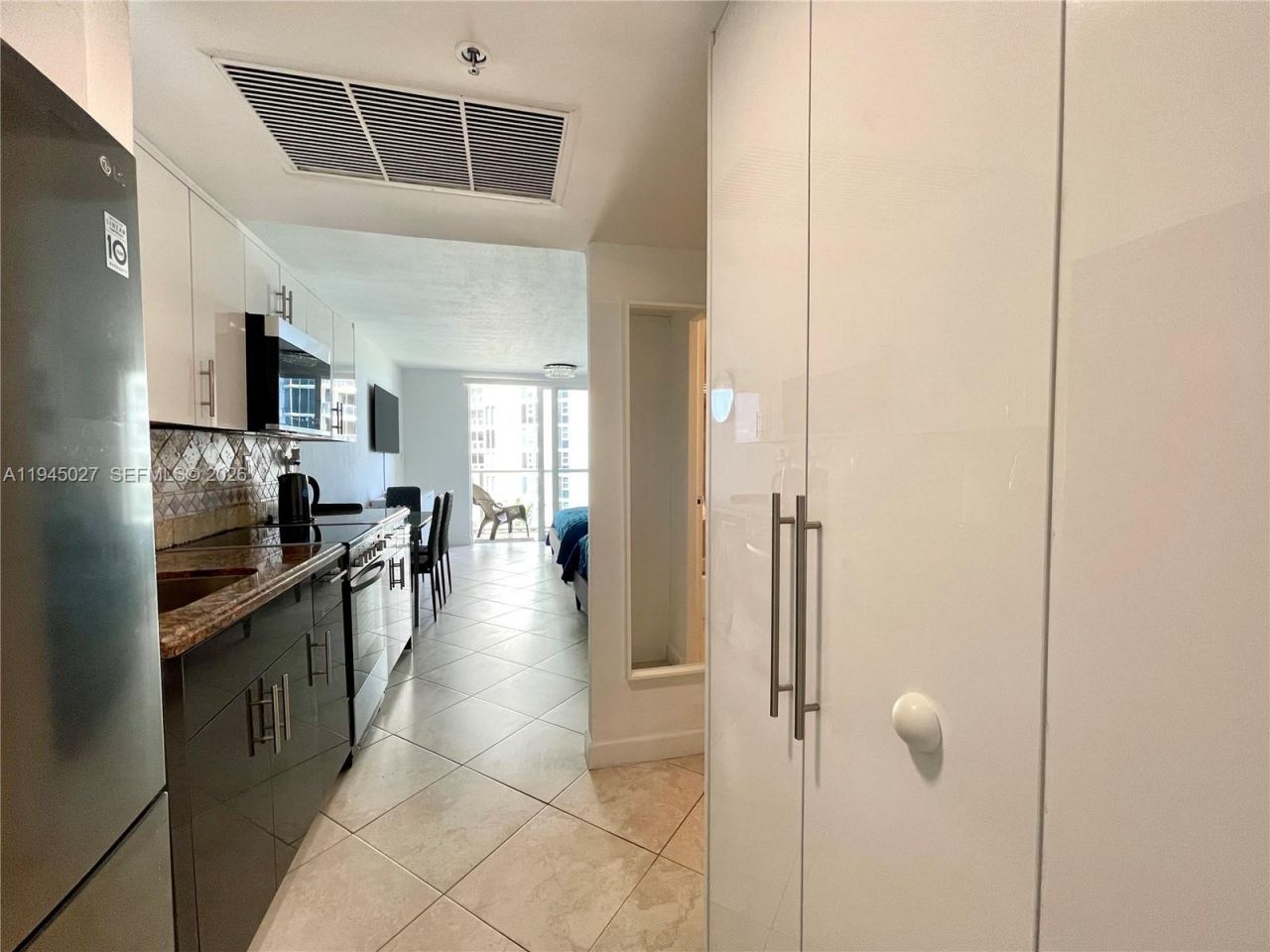 19201 Collins Ave , Unit 420, Sunny Isles Beach, FL 33160 Photo