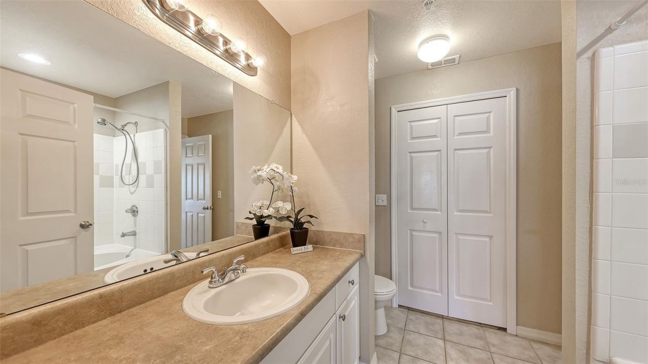 5520 Rosehill Road, Unit 203, Sarasota, FL 34233 Photo