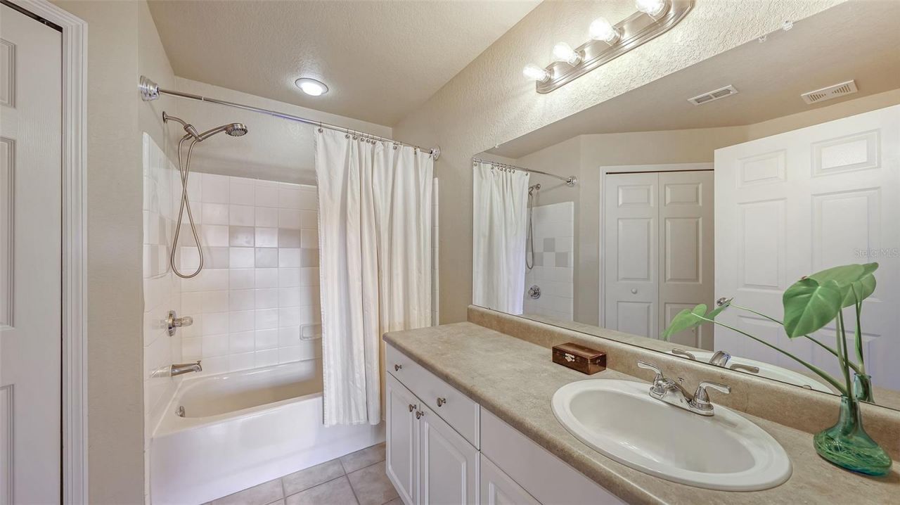 5520 Rosehill Road, Unit 203, Sarasota, FL 34233 Photo