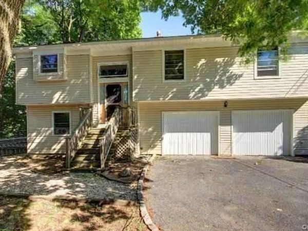 12 Leona Place, Locust Valley, NY 11560