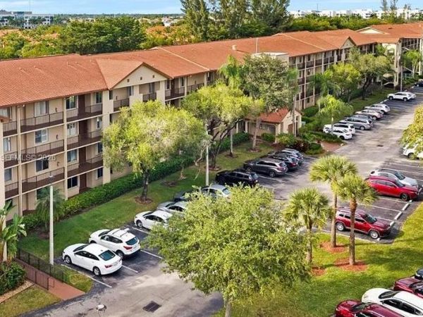 900 SW 142nd Ave, Unit 305L, Pembroke Pines, FL 33027