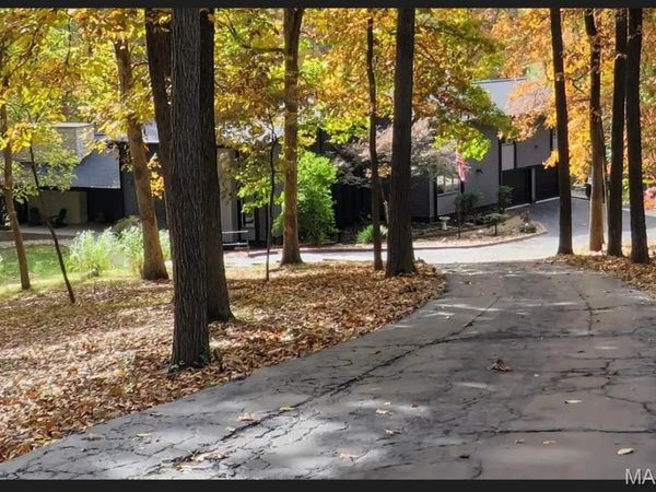 5 Chesterfield Lakes Road, Chesterfield, MO 63005