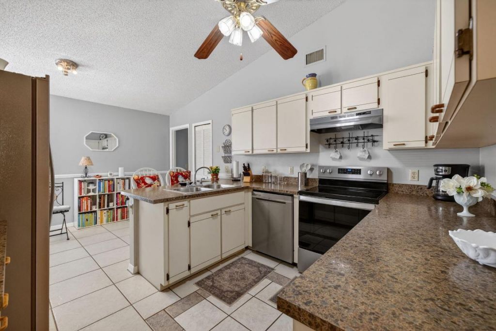 615 SE Dean Terrace, Port Saint Lucie, FL 34984 Photo