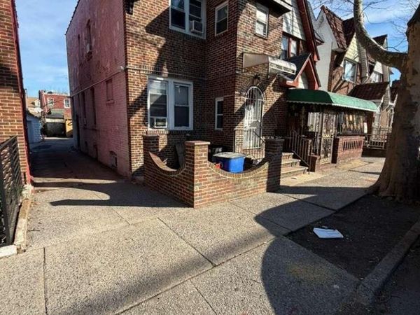 10737 Van Wyck Expressway, Jamaica, NY 11435