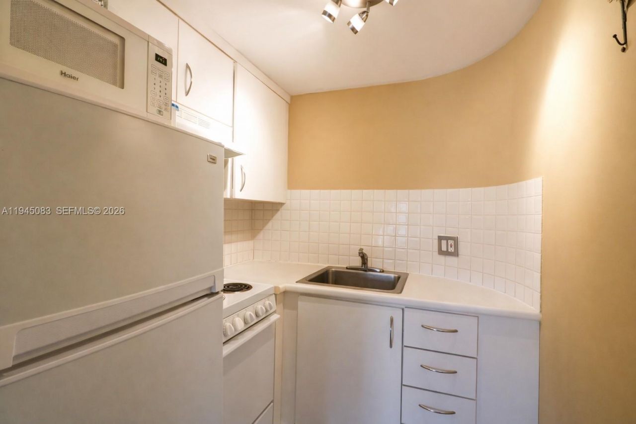 1650 NE 115th St, Unit 505, Miami, FL 33181 Photo