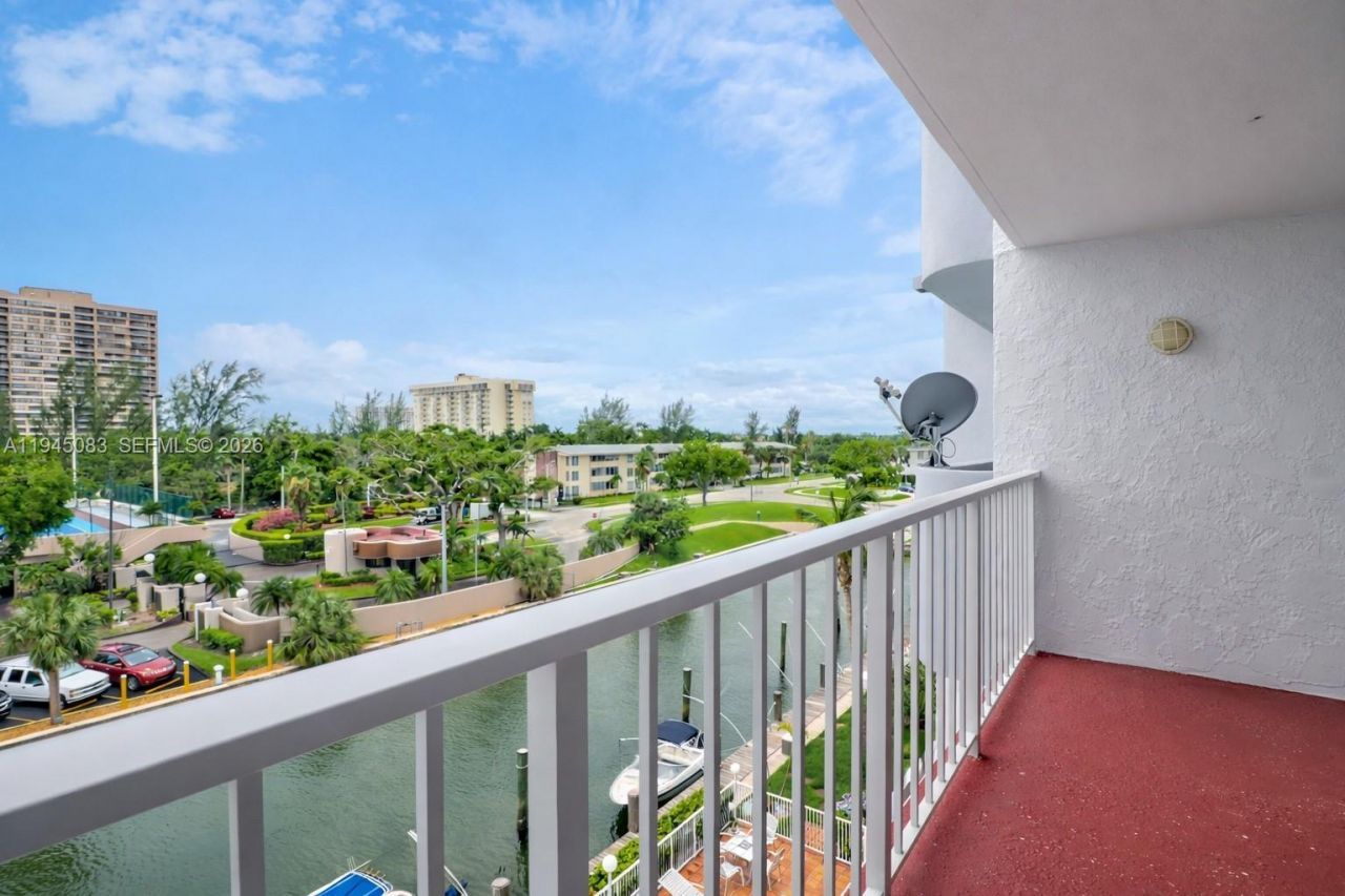 1650 NE 115th St, Unit 505, Miami, FL 33181 Photo