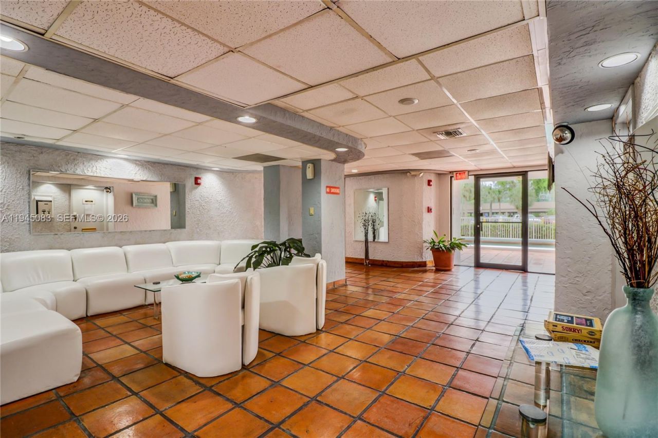 1650 NE 115th St, Unit 505, Miami, FL 33181 Photo