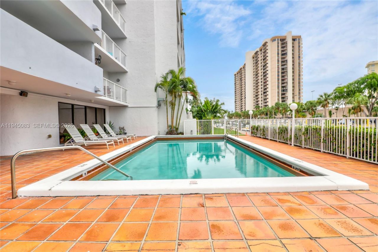 1650 NE 115th St, Unit 505, Miami, FL 33181 Photo