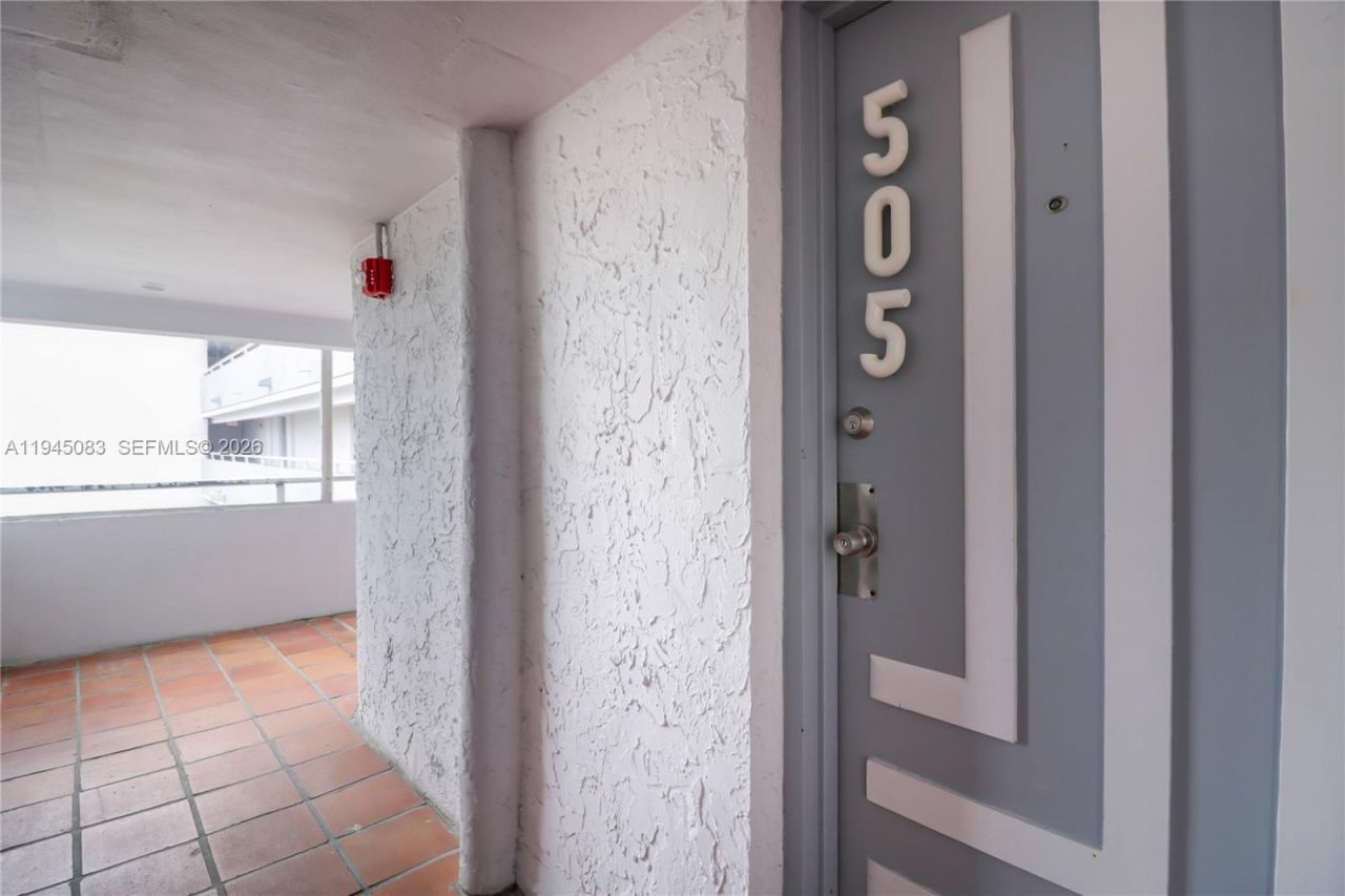 1650 NE 115th St, Unit 505, Miami, FL 33181 Photo