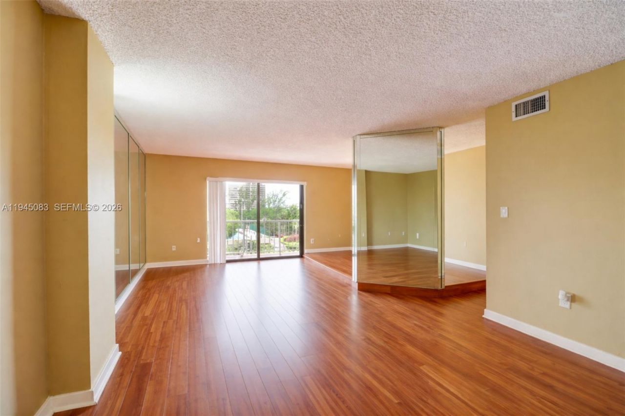 1650 NE 115th St, Unit 505, Miami, FL 33181 Photo