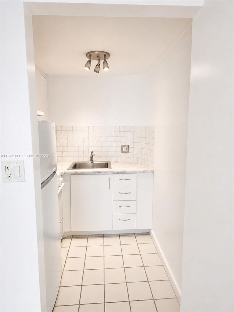 1650 NE 115th St, Unit 505, Miami, FL 33181 Photo