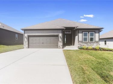 11464 N Auburndale Circle, Kansas City, MO 64157