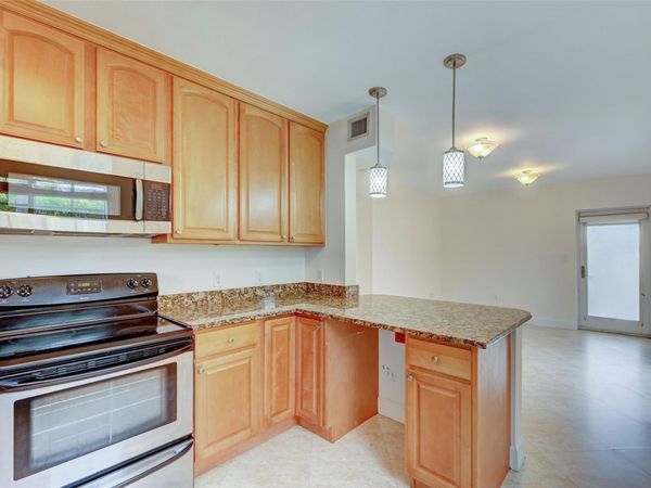 410 SW 15th Street, Unit 201, Pompano Beach, FL 33060
