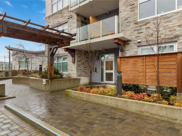 916 Lyall St, Unit 204, Esquimalt, BC V9A 5E6