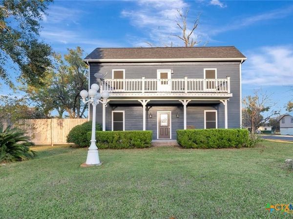 114 S WASHINGTON, El Campo, TX 77437