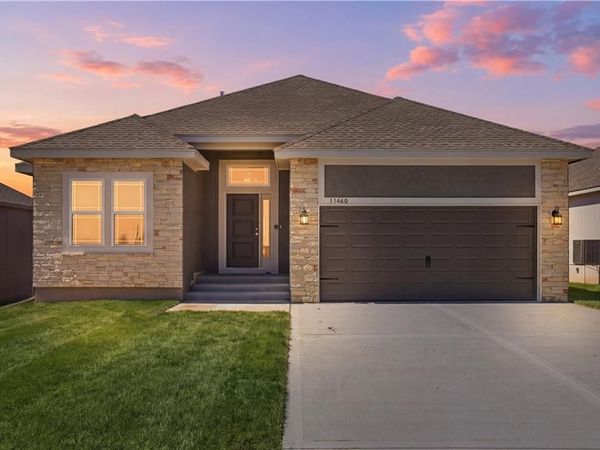 11460 N Auburndale Circle, Kansas City, MO 64157