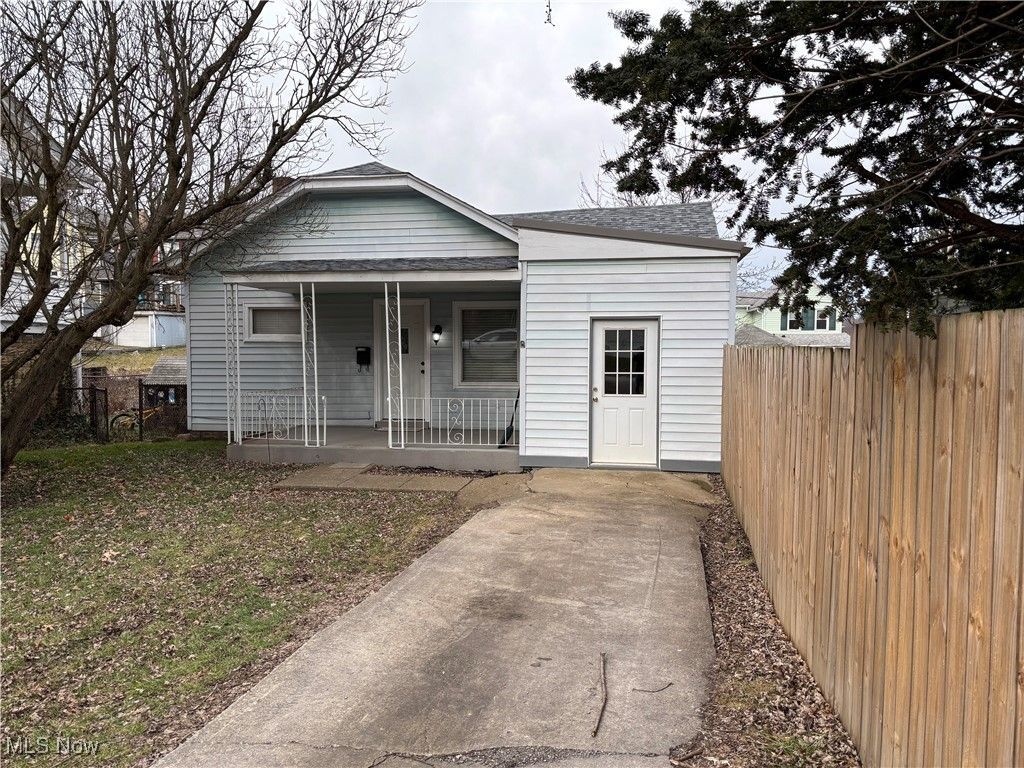 931 Mckinnon Avenue, East Liverpool, OH 43920 Main Photo