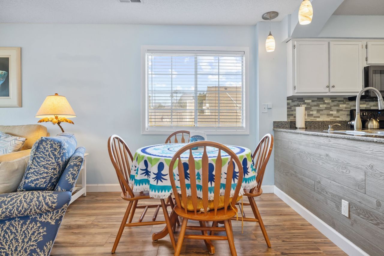 1900 Duffy St. Photo 10