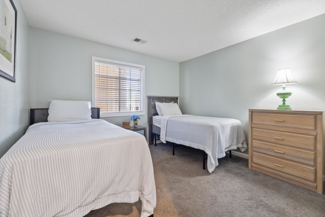 1900 Duffy St. Photo 21