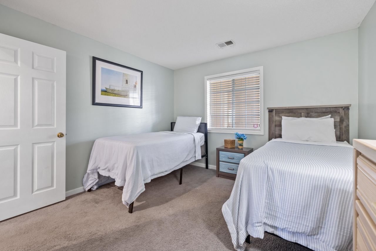 1900 Duffy St. Photo 22