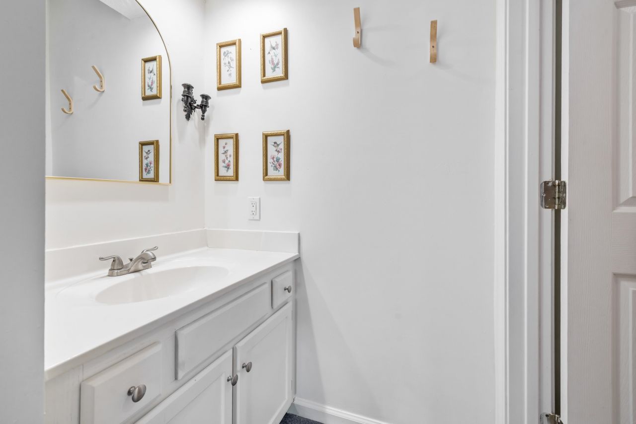 1900 Duffy St. Photo 24