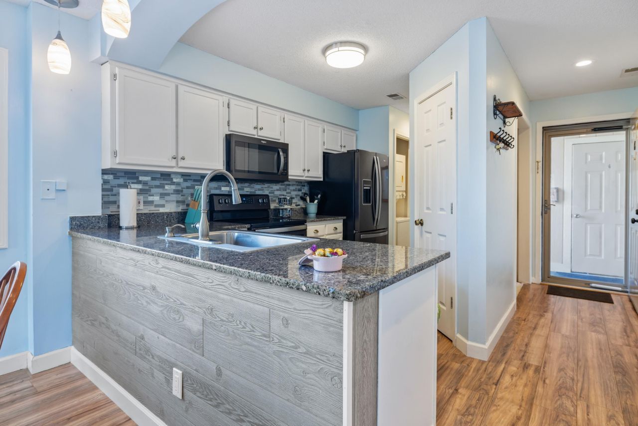 1900 Duffy St. Photo 4