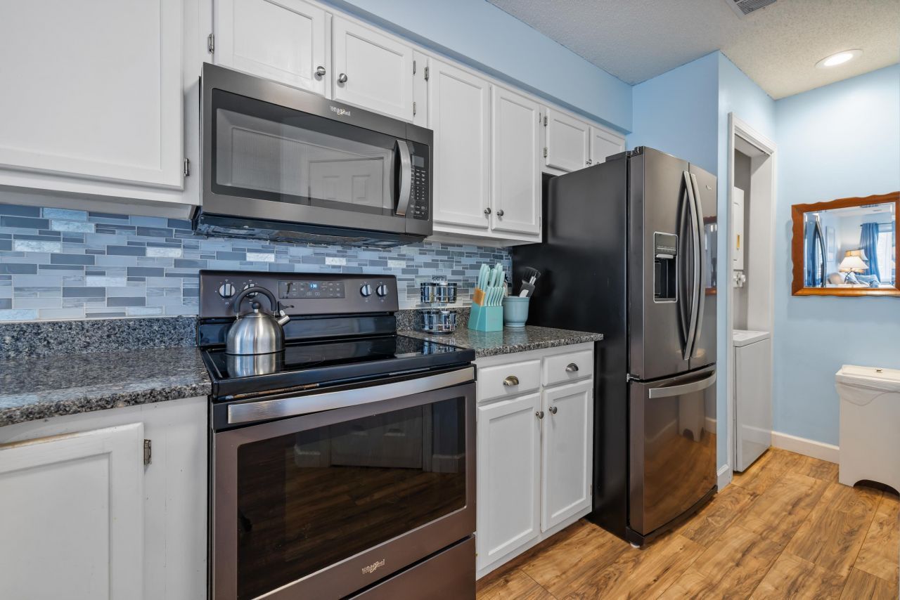 1900 Duffy St. Photo 5