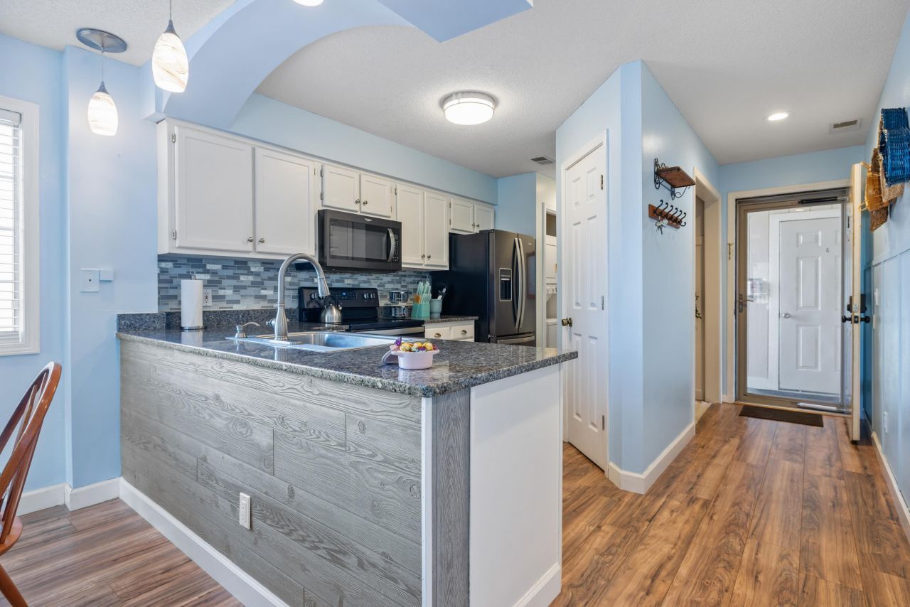 1900 Duffy St. Photo 7