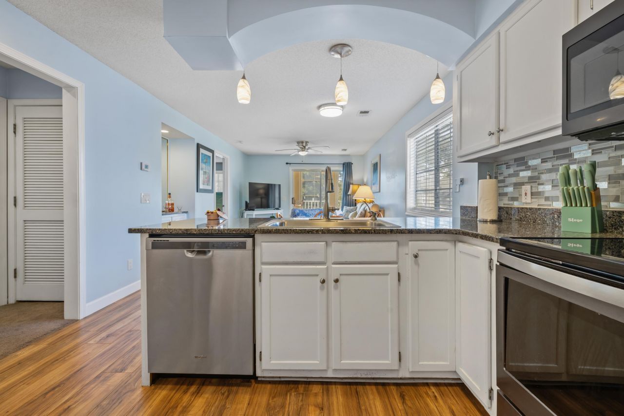 1900 Duffy St. Photo 8