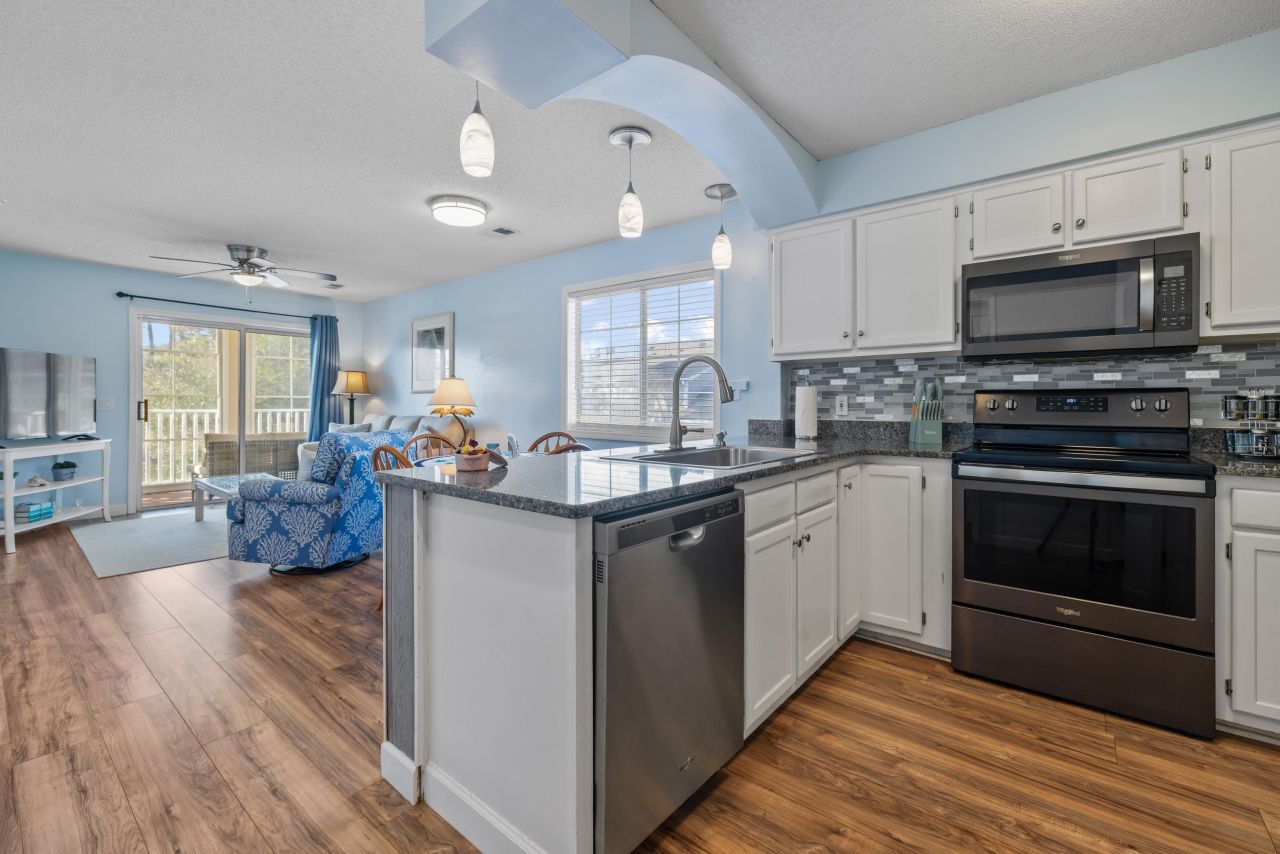 1900 Duffy St. Photo 9