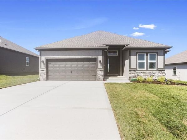 11456 N Auburndale Circle, Kansas City, MO 64157