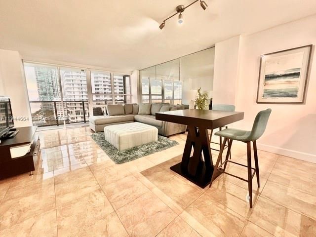 600 NE 36th St, Unit 1220, Miami, FL 33137 Photo