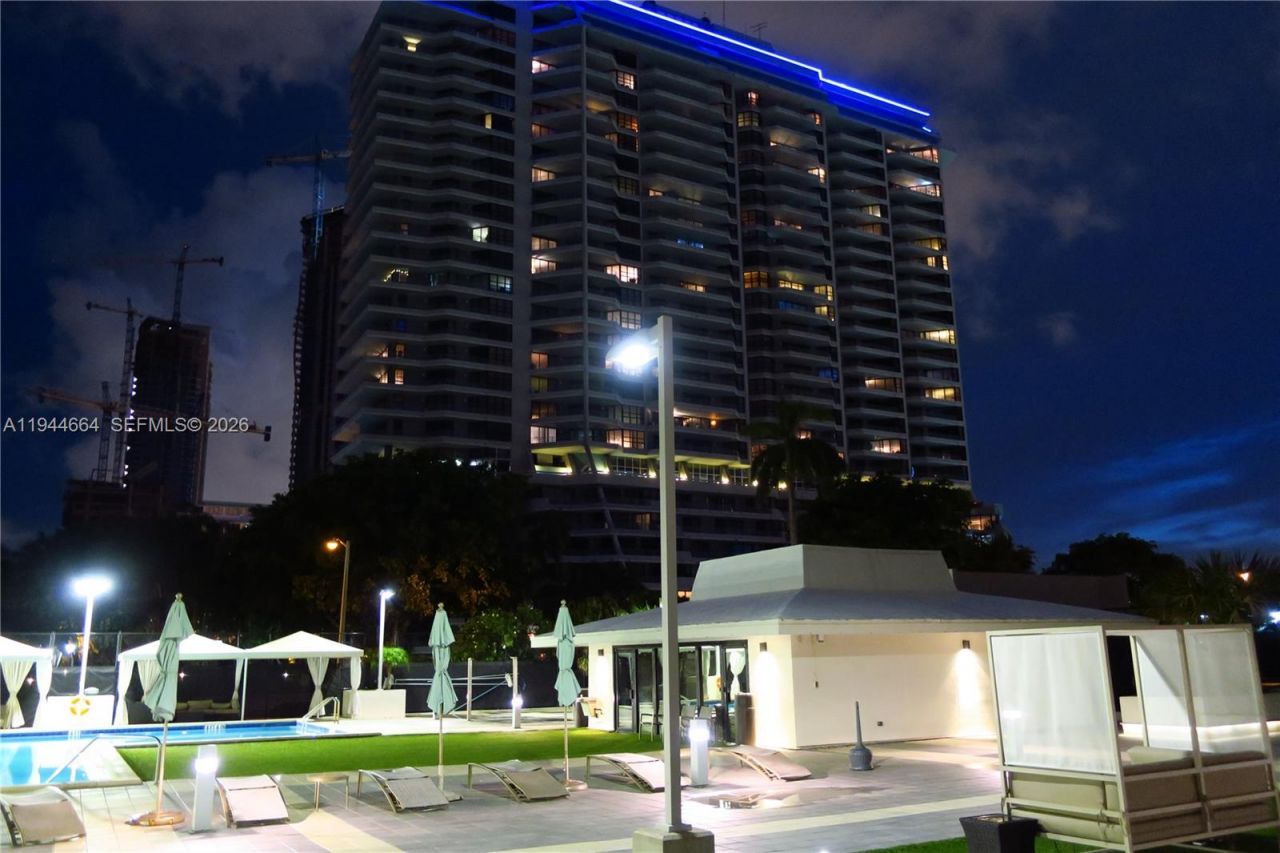 600 NE 36th St, Unit 1220, Miami, FL 33137 Photo