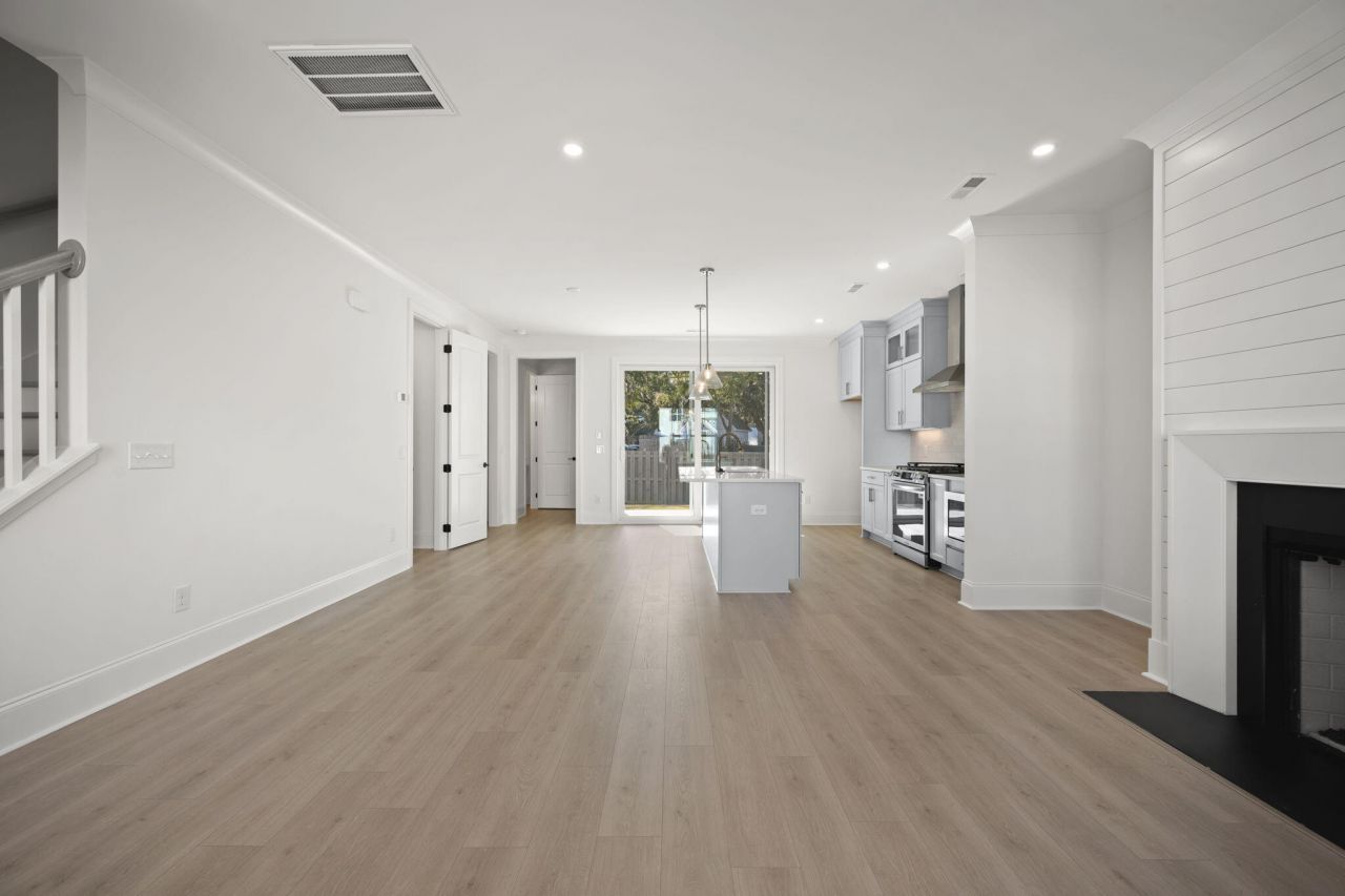 408 Oak Hammock Court Photo 16