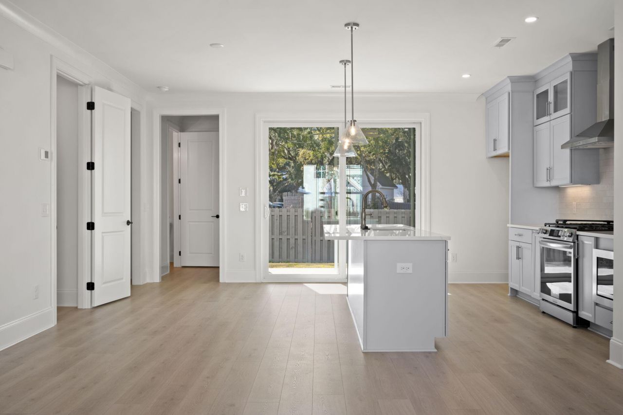 408 Oak Hammock Court Photo 17