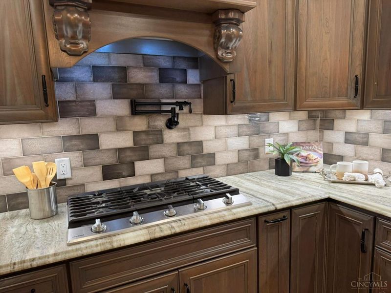 5047 Village Drive, Newtown, OH 45244 Photo 6